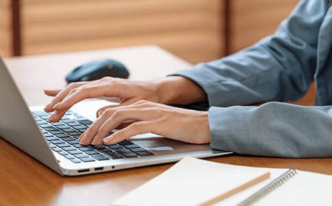 ?？谧?cè)餐飲公司的具體流程