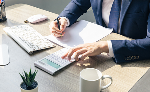 ?？谧怨拘枰男┦掷m(xù)