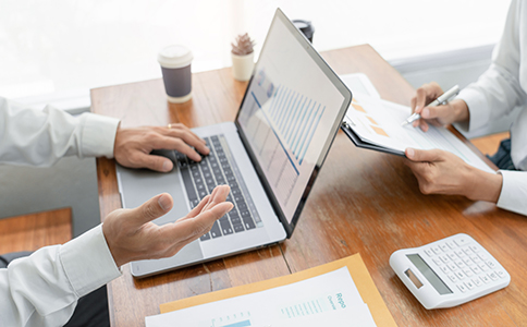 ?？诠咀?cè)代辦的費(fèi)用