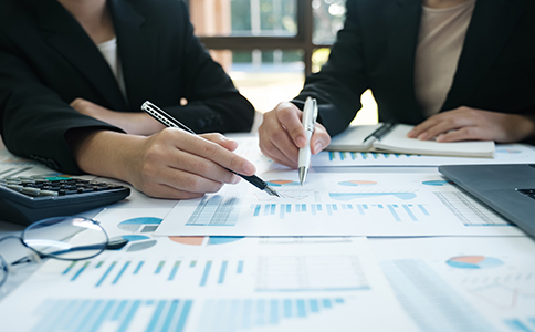 ?？谧陨虡?biāo)的費(fèi)用及時間