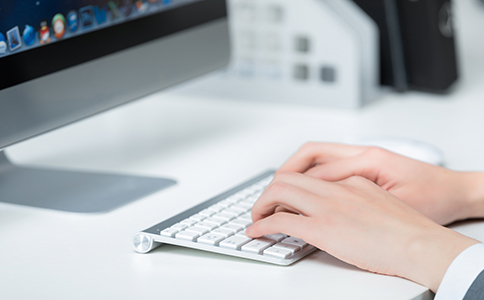 ?？诜止咀运璨牧?></p><h3>二、?？诜止咀运璨牧?/h3><p>在辦理分公司注冊時，準備齊全的材料是確保審批順利的關(guān)鍵。一般需要以下材料：</p><p>- 總公司營業(yè)執(zhí)照副本：需要提供復印件和原件以備核驗。</p><p>- 公司章程：最新版本的總公司章程，證明公司的經(jīng)營范圍和組織結(jié)構(gòu)。</p><p>- 法定代表人身份證明：總公司法定代表人的身份證明文件。</p><p>- 分公司負責人身份證明：分公司負責人或主要負責人身份證明。</p><p>- 分公司設(shè)立登記申請書：按照海口市場監(jiān)管局要求填寫。</p><p>- 辦公場地證明：提供分公司所在地的房屋租賃合同或產(chǎn)權(quán)證明。</p><p>- 其他相關(guān)材料：根據(jù)不同行業(yè)和政策可能需要補充的文件，如環(huán)評報告、消防審批等。</p><p>提前了解并準備好這些材料，能有效避免因資料不全而導致的審批延誤。</p><h3>三、?？诜止咀猿Ｒ妴栴}及解決方案</h3><p>1. 分公司與子公司的區(qū)別</p><p>不少創(chuàng)業(yè)者混淆分公司和子公司概念。分公司沒有獨立法人資格，是總公司設(shè)立的營業(yè)機構(gòu)，法律責任由總公司承擔;子公司是獨立法人，可以獨立承擔法律責任，適合獨立運營業(yè)務(wù)。</p><p>2. 分公司名稱核準被駁回怎么辦?</p><p>名稱核準未通過時，通常是因為名稱與現(xiàn)有企業(yè)重復或不符合命名規(guī)則。建議調(diào)整名稱結(jié)構(gòu)，添加行業(yè)特色詞匯或地理位置描述，再次提交申請。</p><p>3. 注冊時間一般需要多久?</p><p>從名稱核準到領(lǐng)取營業(yè)執(zhí)照，通常需要15-30個工作日，具體時長會受政策調(diào)整和審核速度影響。建議提前規(guī)劃，合理安排時間。</p><p>4. 辦公地址證明難以提供怎么辦?</p><p>部分企業(yè)由于辦公場地尚未確定或租賃合同問題，難以提交有效地址證明。此時可以選擇使用符合政策的虛擬注冊地址或委托專業(yè)代理機構(gòu)辦理，具體情況可咨詢當?shù)厥袌霰O(jiān)督管理部門。</p><p>5. 分公司注冊是否需要驗資?</p><p>根據(jù)最新的工商注冊政策，注冊分公司一般不需要驗資，但部分特殊行業(yè)可能有額外資金要求，創(chuàng)業(yè)者應結(jié)合具體業(yè)務(wù)咨詢專業(yè)機構(gòu)。</p><p>6. 材料填寫出現(xiàn)錯誤如何處理?</p><p>材料填寫錯誤常導致審批延誤。建議仔細核對申請表格，必要時委托經(jīng)驗豐富的代辦機構(gòu)協(xié)助，減少人為疏漏。</p><h3>結(jié)語</h3><p>總的來說，?？诜止咀噪m然流程較為規(guī)范，但細節(jié)繁多，企業(yè)需提前做好充分準備。掌握正確的流程和材料要求，有助于快速順利完成注冊，盡早開展業(yè)務(wù)。若在?？诜止咀赃^程中遇到任何疑問，歡迎隨時咨詢?？阢茣?，專業(yè)團隊為您提供全面的注冊指導和代辦服務(wù)，助力企業(yè)穩(wěn)步發(fā)展，邁向成功。</p><div   id=