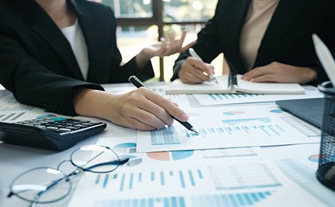 ?？诠咀?cè)代理收費(fèi)