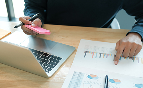 ?？谟邢薰咀?cè)的費(fèi)用