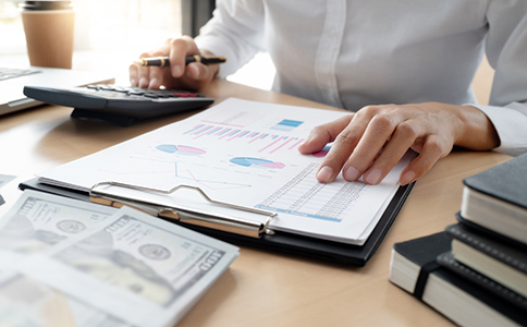 影響?？诖k注冊費用的因素