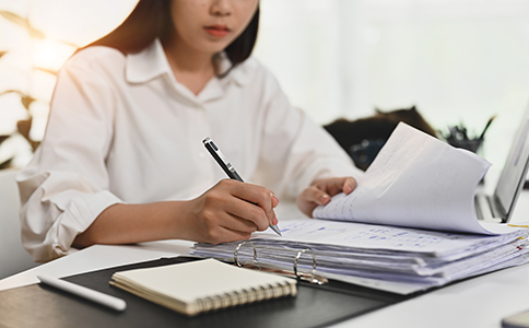 ?？谟邢挢?zé)任公司法人變更