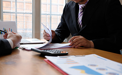 ?？诠咀?cè)代理費(fèi)用