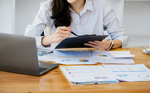 ?？谌肆Y源許可證代辦費(fèi)用