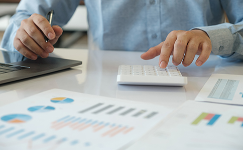 注冊?？谕馍酞氋Y公司的條件