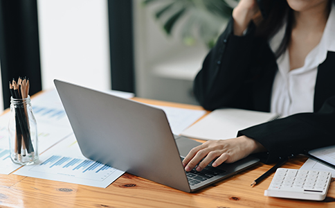 ?？谧钥萍脊镜膬?yōu)勢