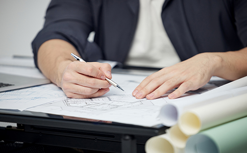 ?？诠咀缘刂放c后續(xù)經(jīng)營的關(guān)系