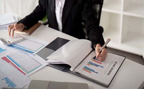 注冊?？谟邢薰镜幕緱l件